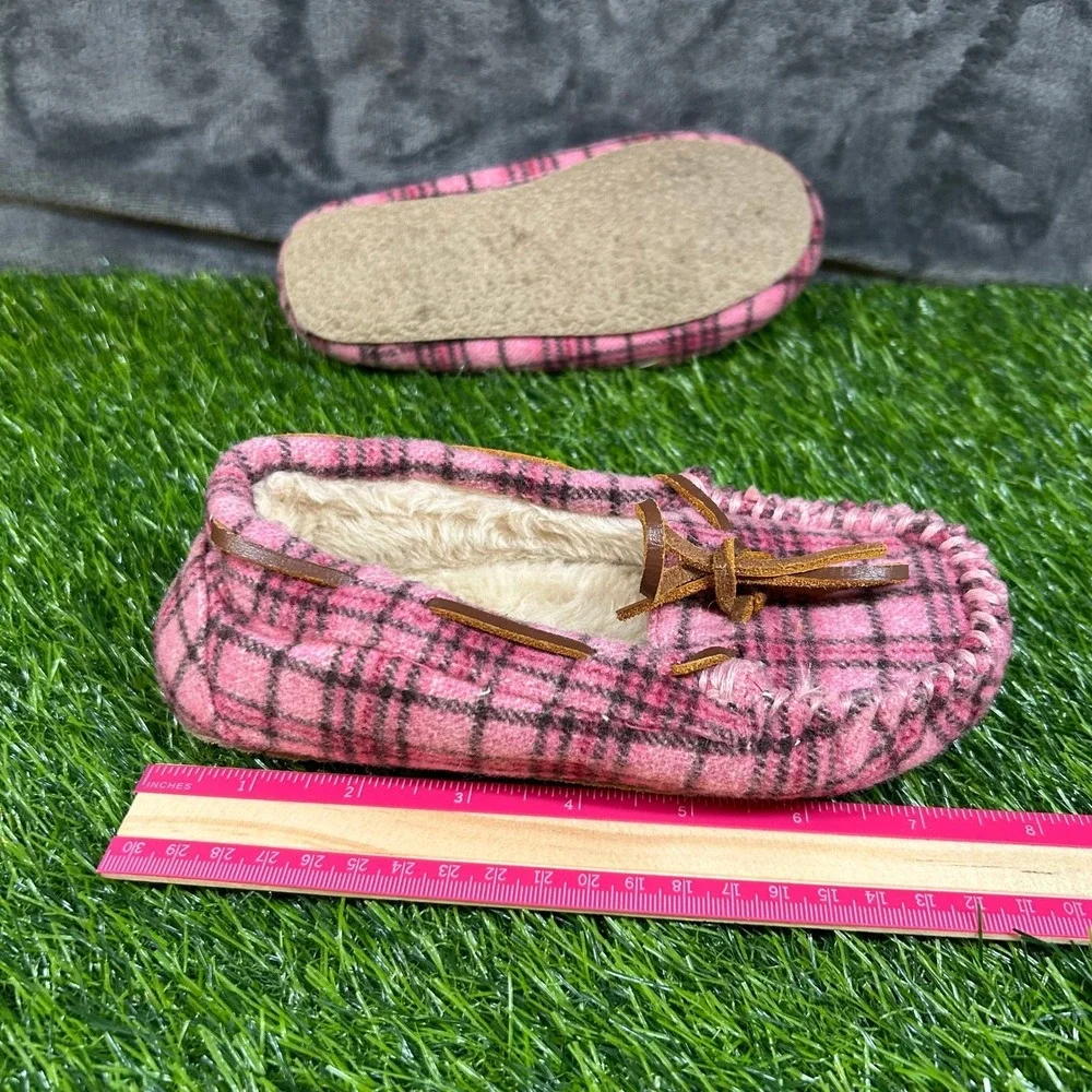 Minnetonka Cally Slipper Kids Size Twelve Pink Plaid Faux Fur Lined Moccasin